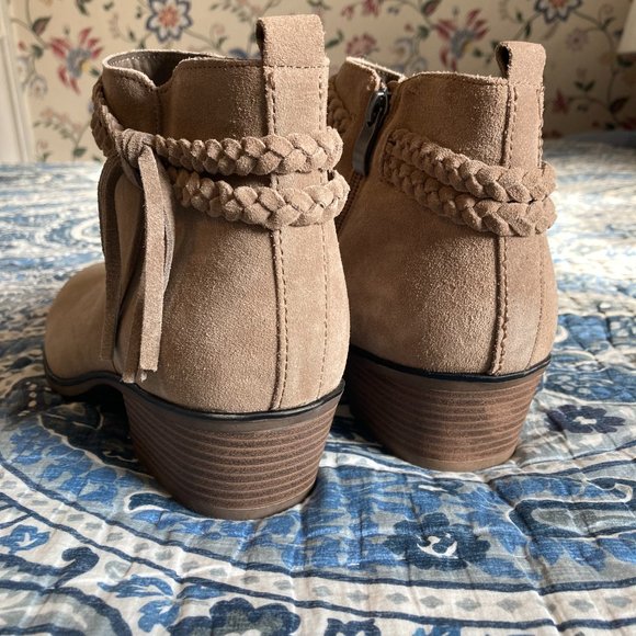 NEW Michael Shannon Tan Suede Side Zip Braided Fringe Mallory Booties SZ 10 - Picture 2 of 6